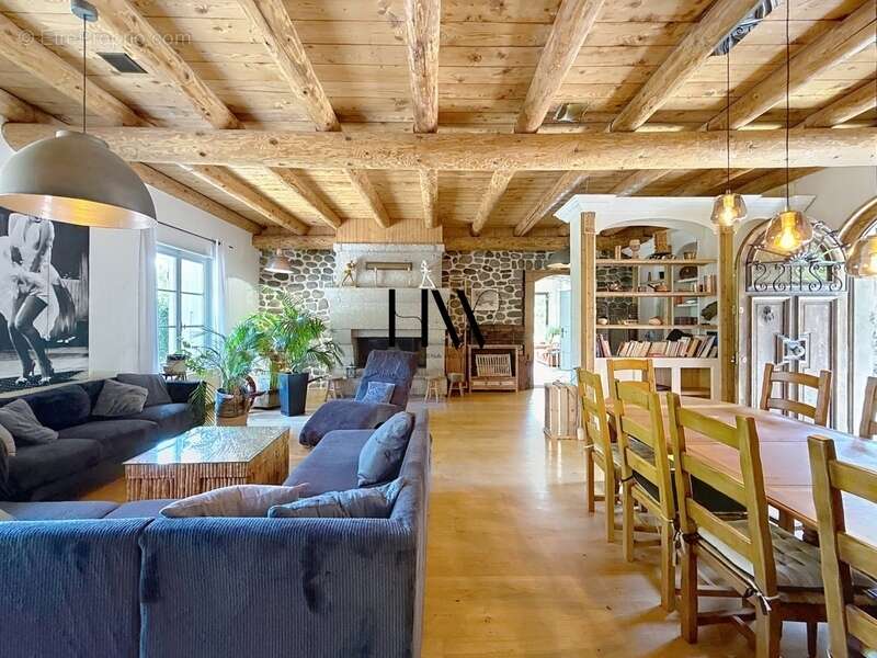 Maison à VETRAZ-MONTHOUX