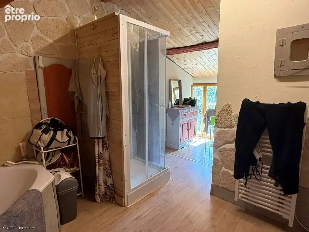 Maison en Pierre Avec Sa Piscine Chauffée et Dépendances Sur 4676m² - photo 20