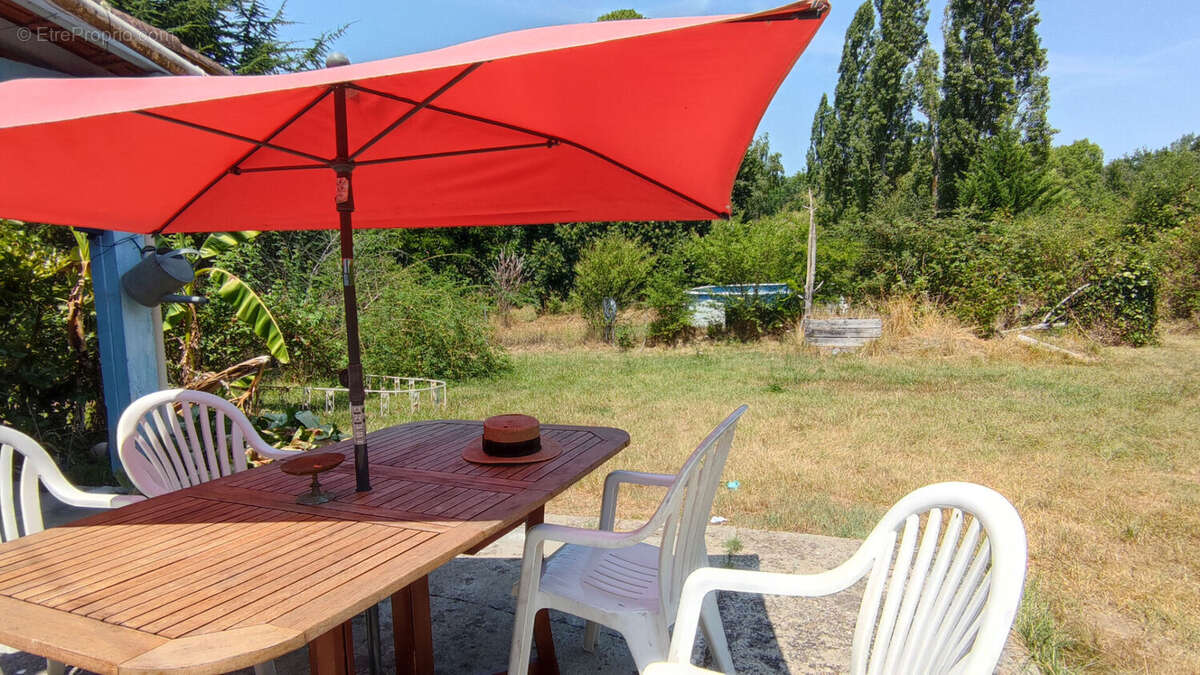 Maison individuelle avec garage et dépendances sur 8800m² de terrain - photo 2