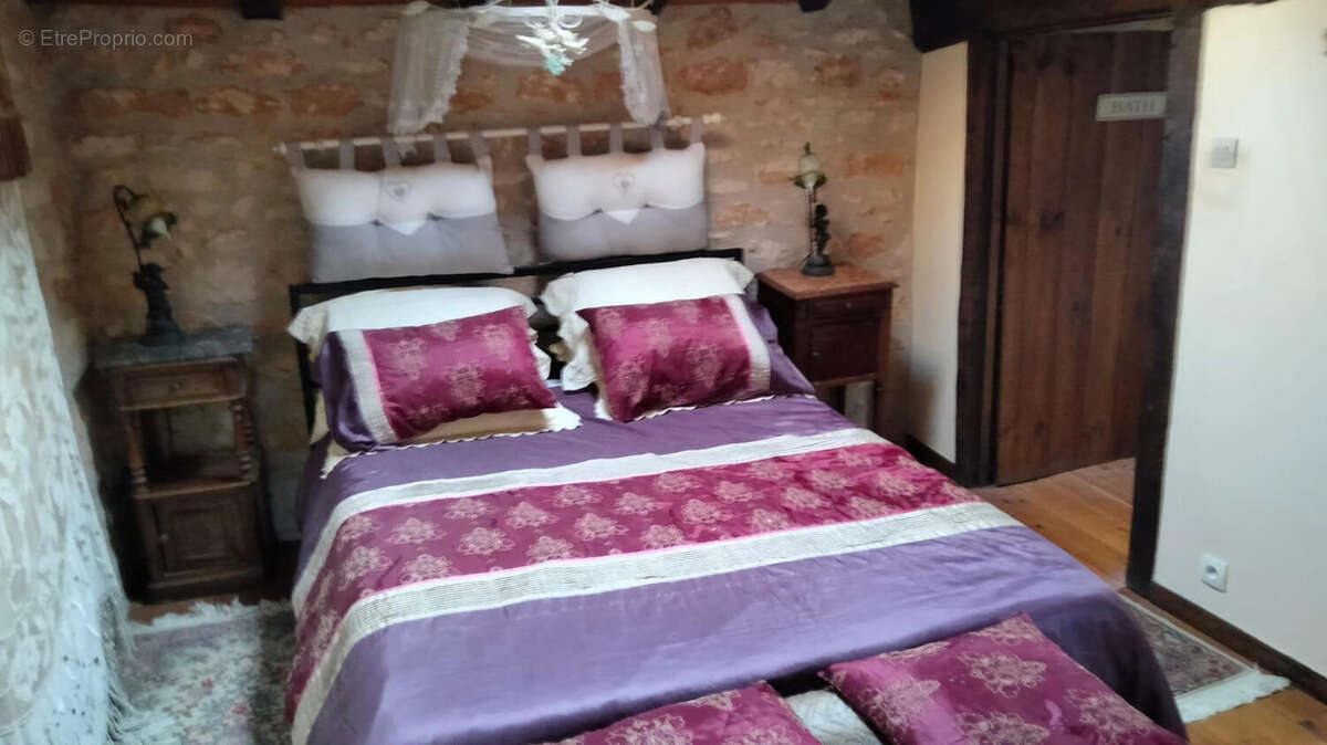 CHAMBRE - Maison à CHASSENEUIL-SUR-BONNIEURE