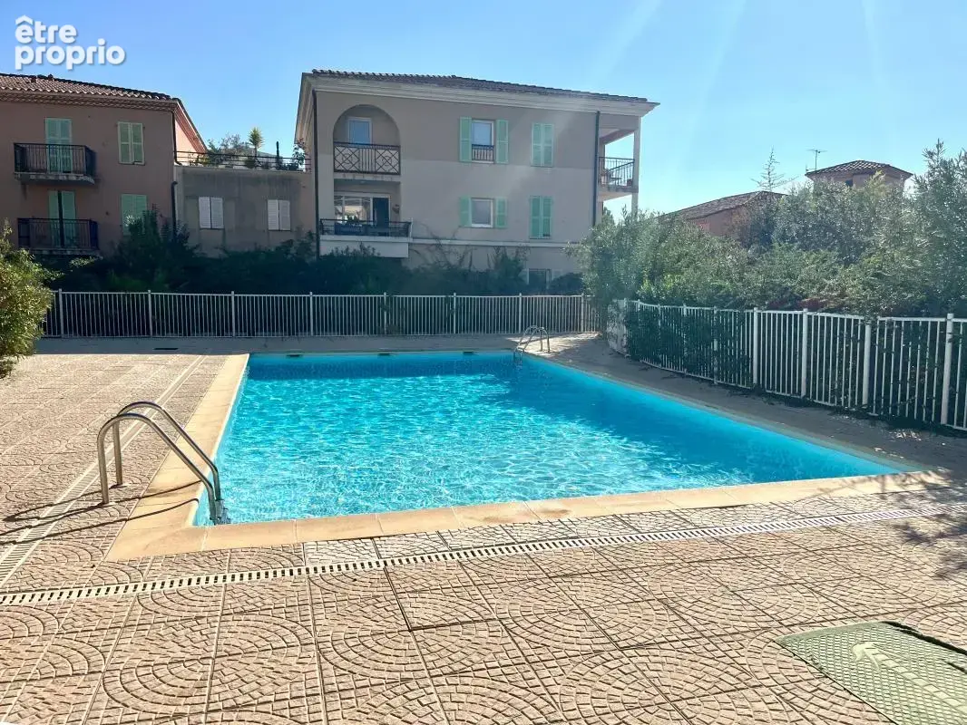 Grand F1 avec terrasse au calme et piscine dans la résidence - photo 1