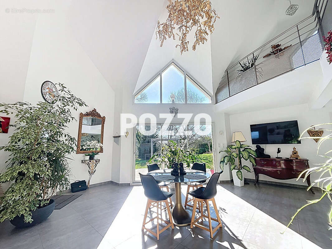 A Vendre - Les Loges Marchis - Maison 6 pièce(s) 154 m² - photo 2