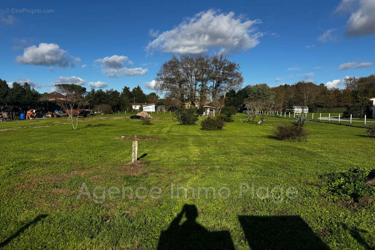 Terrain à VENSAC