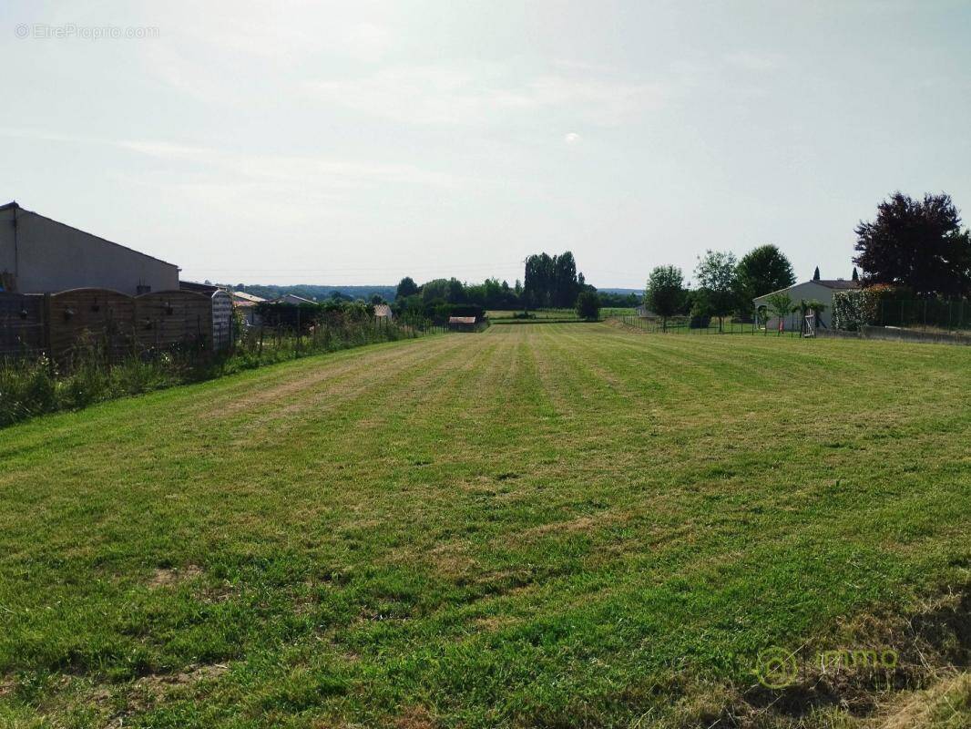 Terrain à OZILLAC