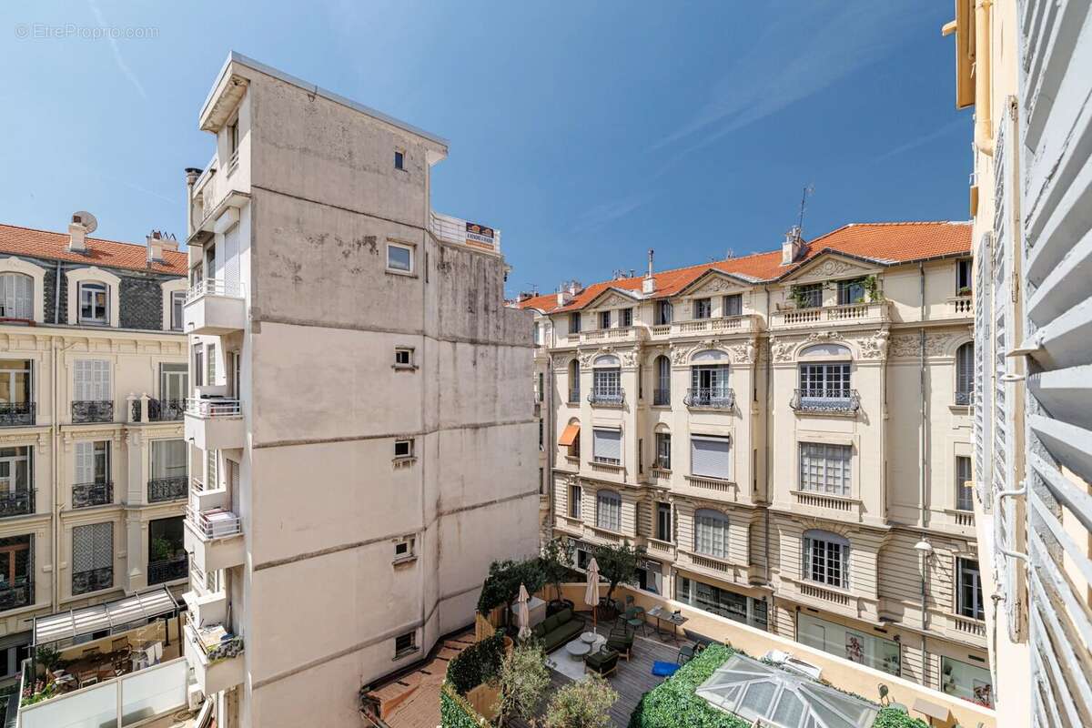 Vente Nice - Carré d'Or - 2 Pièces Rénové - Etage Elevé - photo 9
