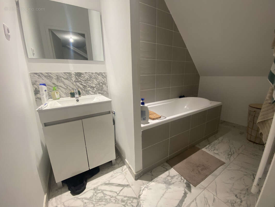 Appartement  T4 au dernier étage d'une résidence sécurisé - photo 8