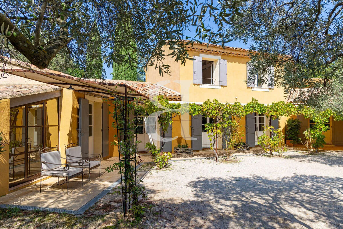 Maison à MENERBES