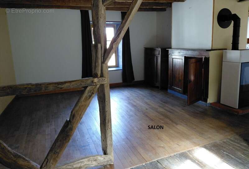 Grande maison rénovée de 220 m² avec atelier, terrasse panoramique et verger – Mourjou (Puycapel  cantal) - photo 12