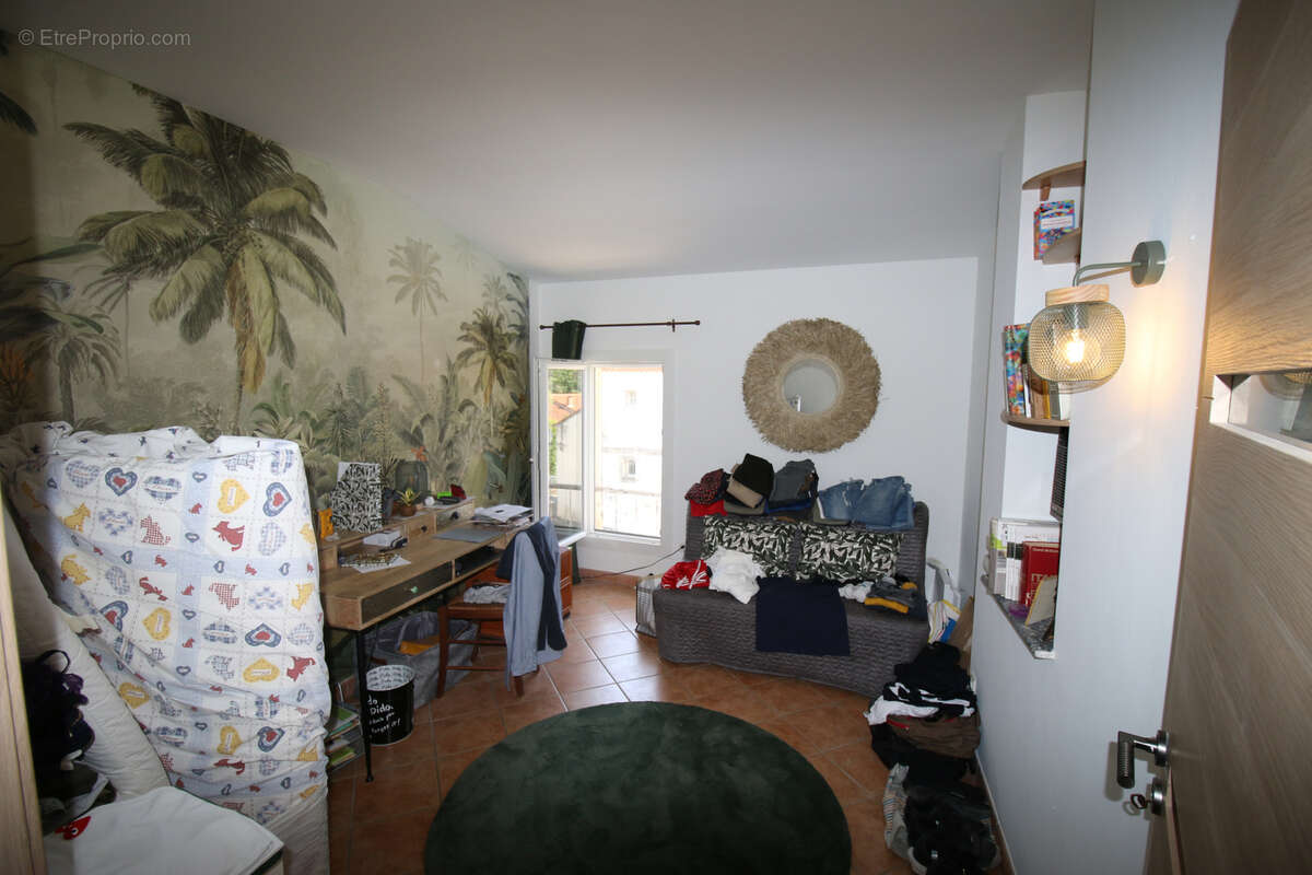 Maison de maître avec jardin, pisicine, parkings. - photo 24