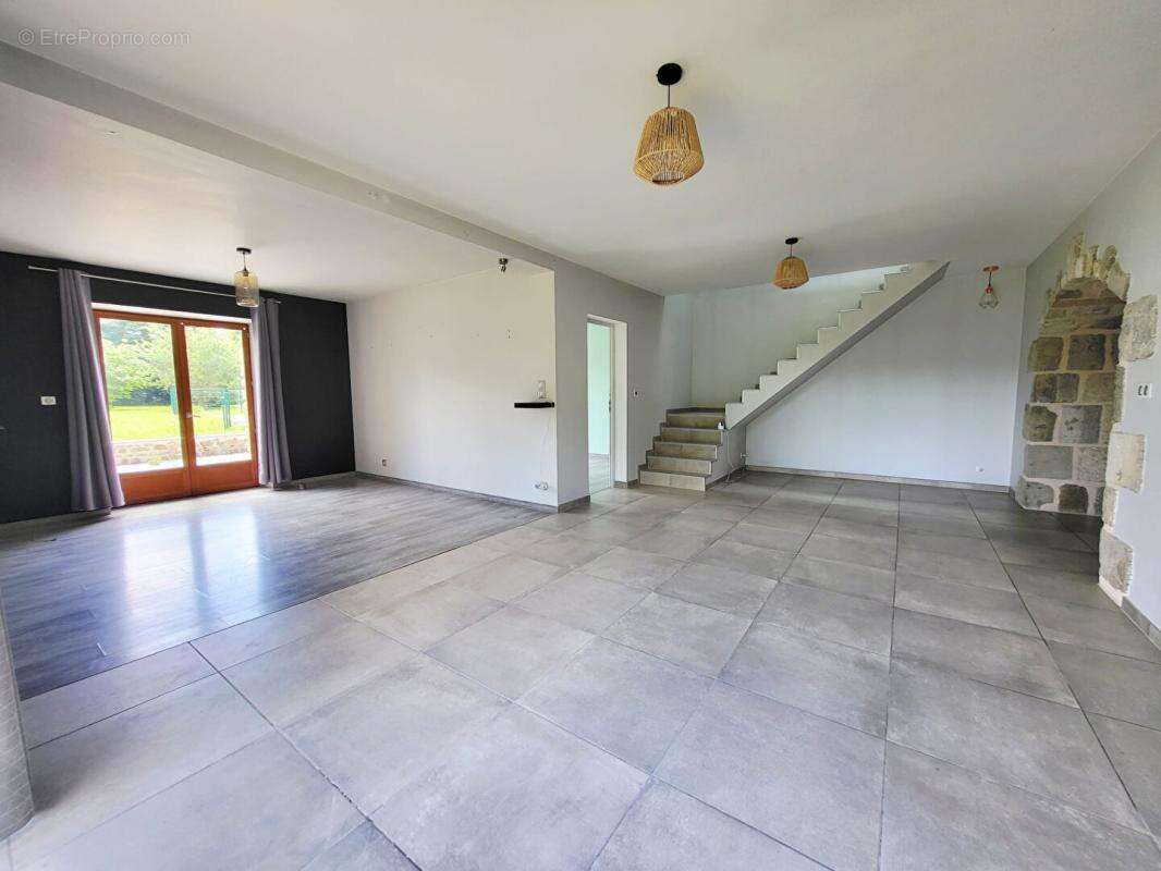 Maison en pierre 6 pièces, jardin et piscine ! - photo 8