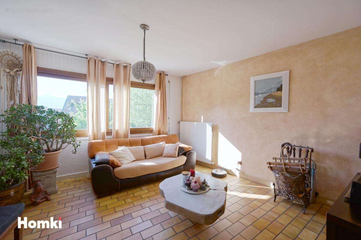 Appartement à POISAT