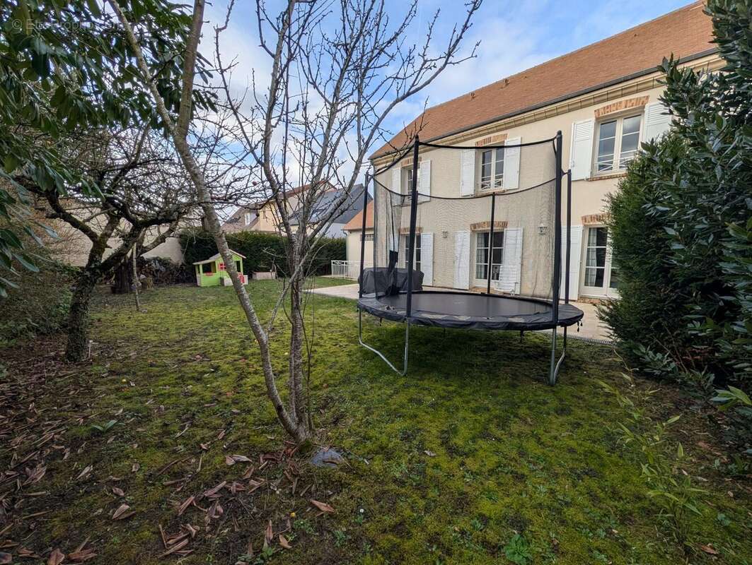 Maison à LES CLAYES-SOUS-BOIS