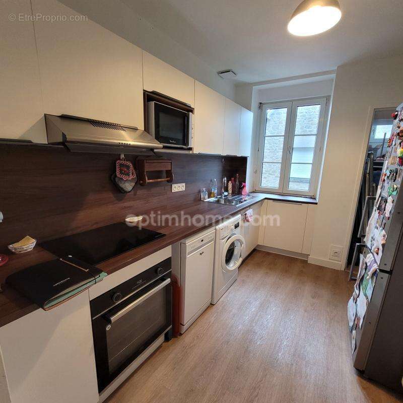 DINAN (22) plein centre ville - Appartement T3 de 52.25 m² avec 2 Chambres - 2ème étage sans ascenceur - photo 2