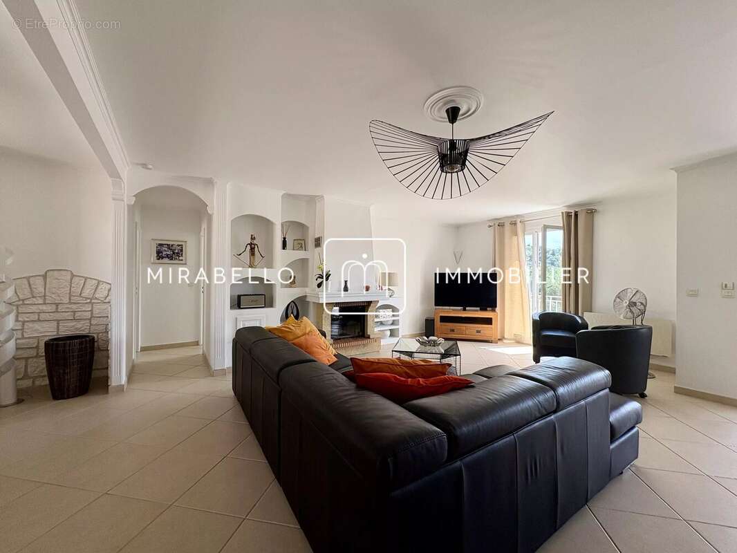Maison 193 m² à Colomars  - photo 6