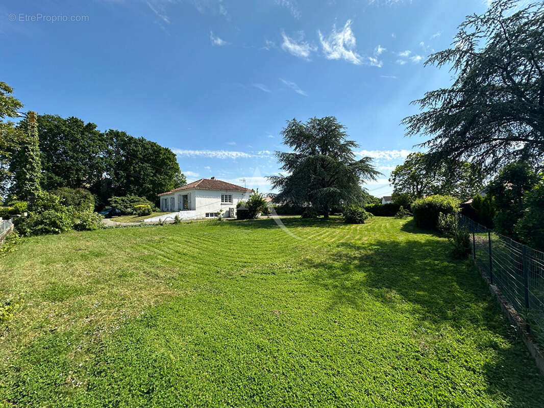 Terrain constructible à vendre à AIZENAY - photo 2