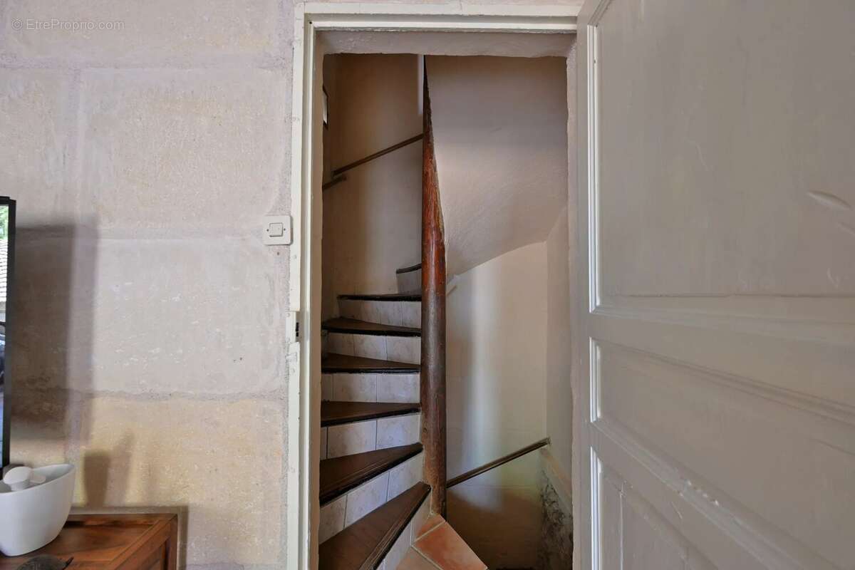 EXCLUSIVITÉ LEONIS IMMOBILIER – Maison de ville de charme avec cour intimiste et exposition plein Sud! - photo 11