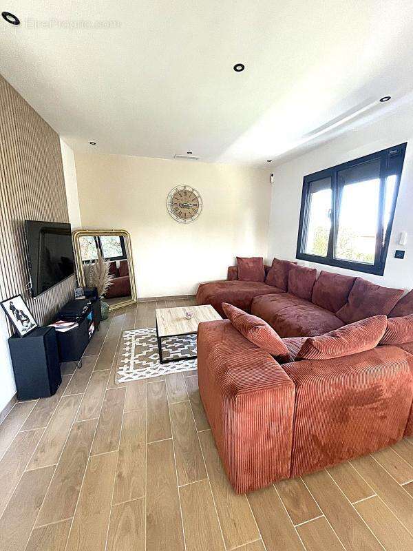 Maison à GREZIEU-LA-VARENNE