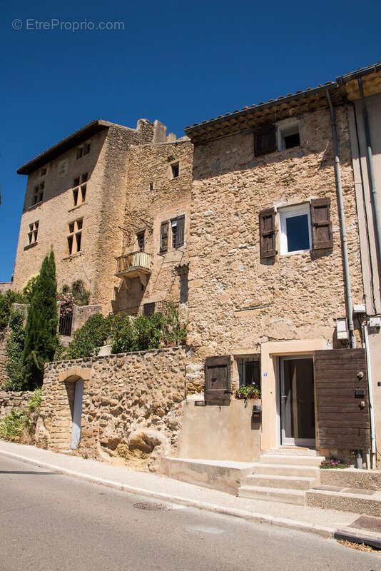 Maison à VAUGINES