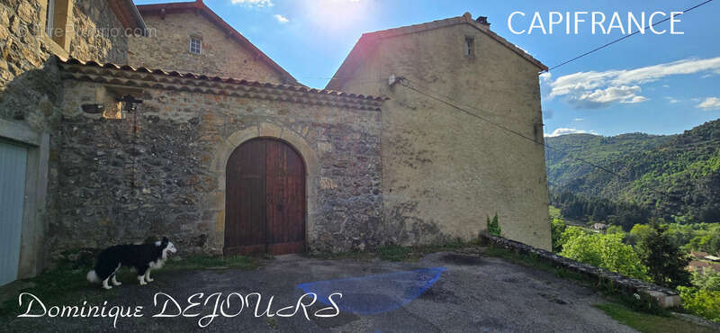 Maison à SAINT-SAUVEUR-DE-MONTAGUT