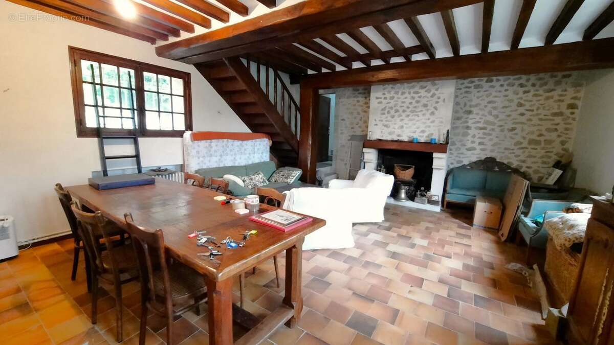 HAUTEFONTAINE – Authentique longère avec du cachet ! - photo 8