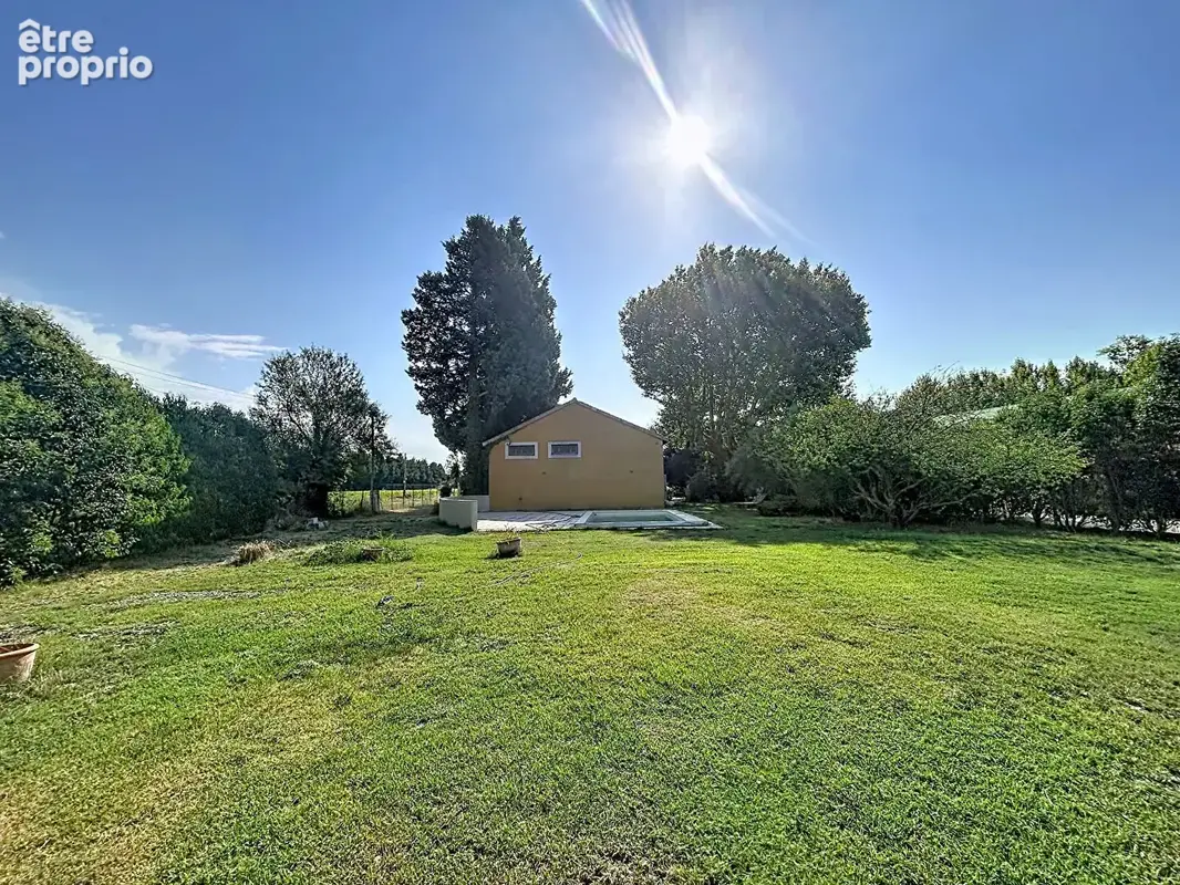 Orange Est - Mas provençal 275m², terrain avec piscine et grand hangar de 130m² - photo 10
