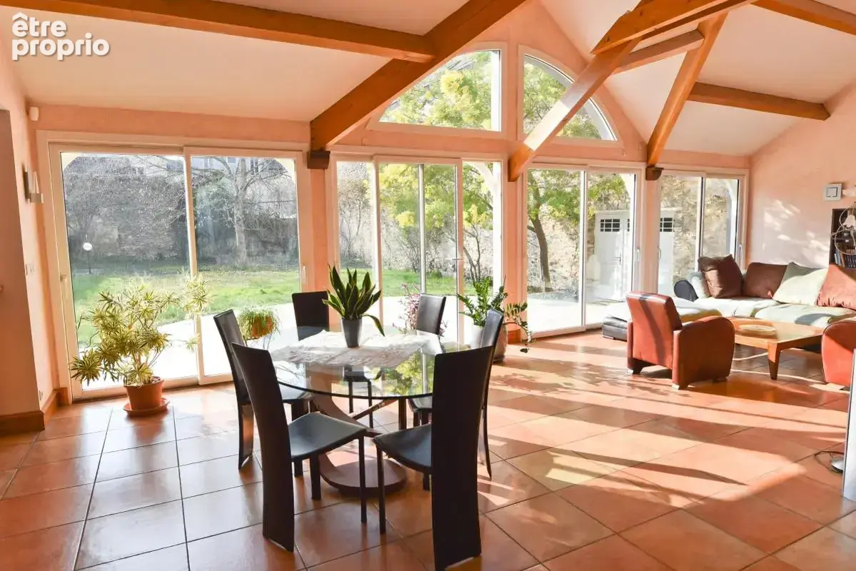 Maison 315 m² à Laval  - photo 2
