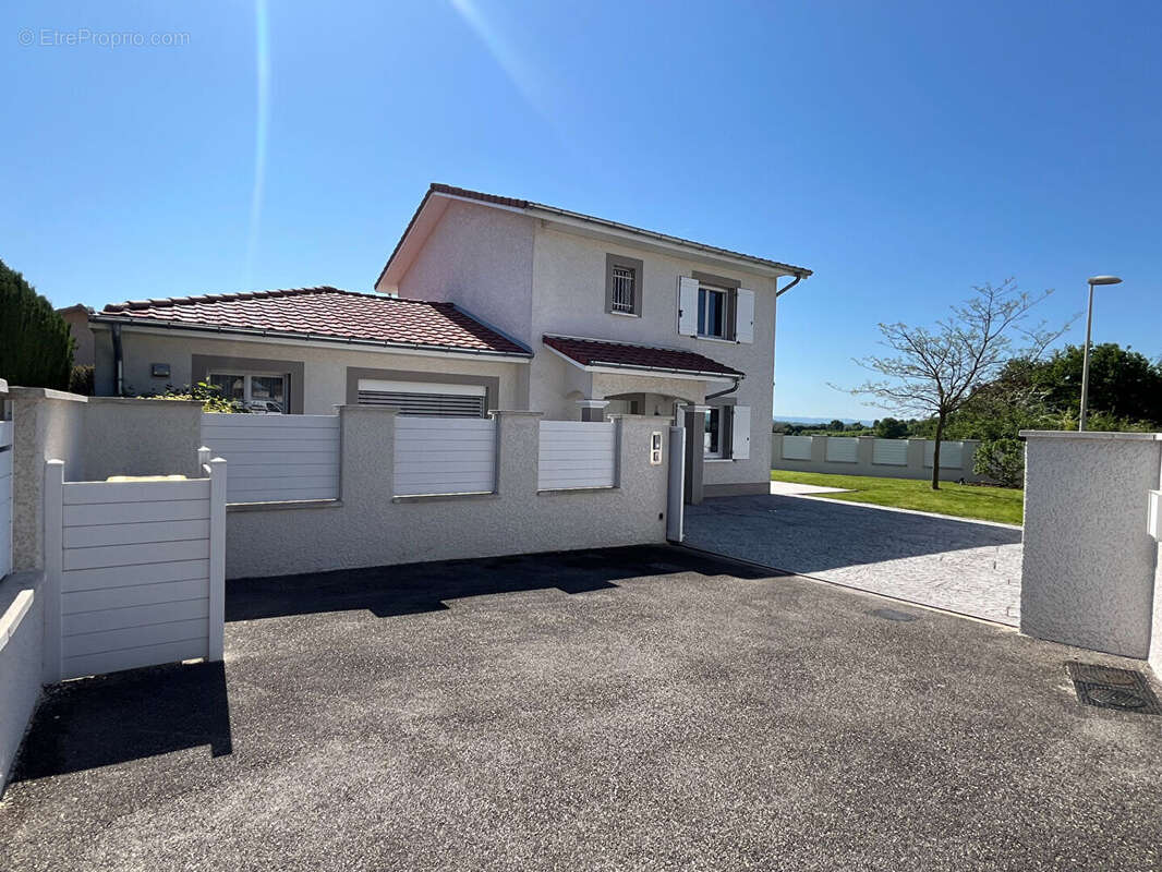 Maison à CHARVIEU-CHAVAGNEUX