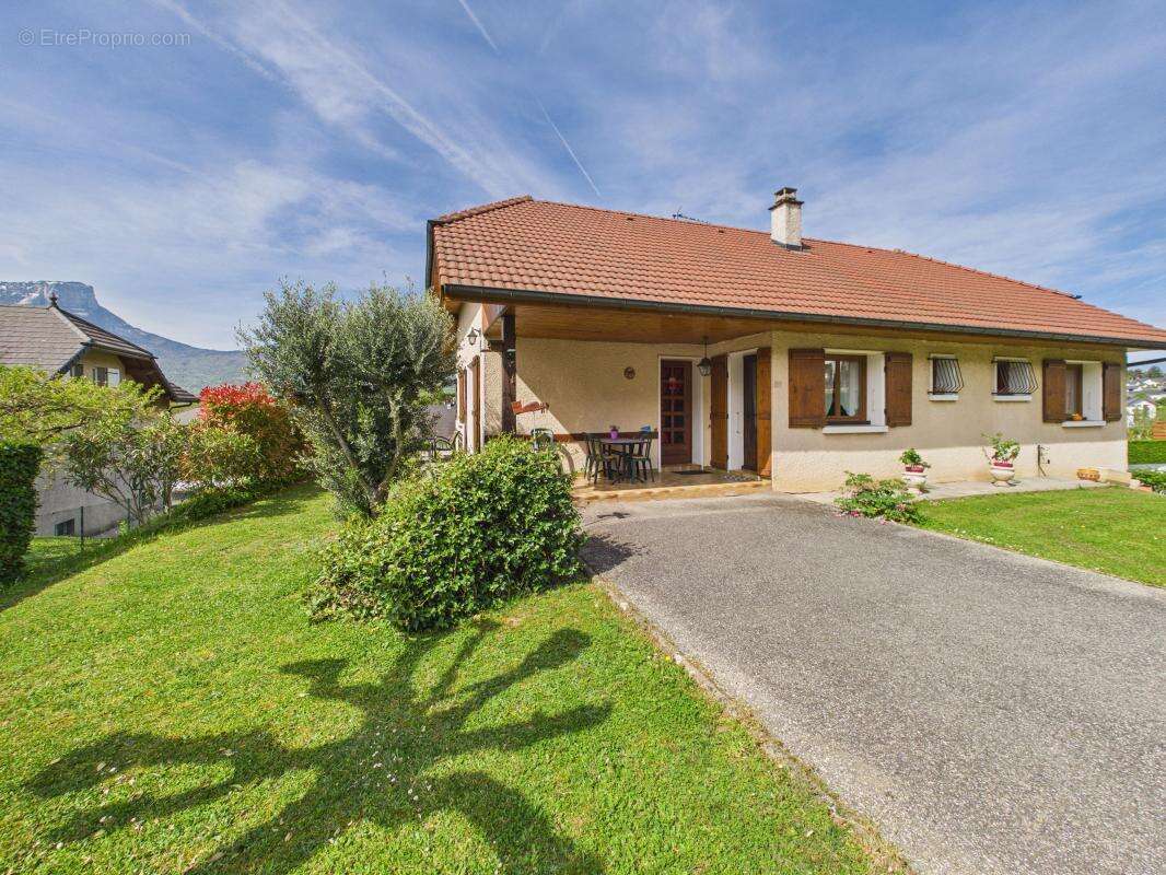 SAINT-JEOIRE-PRIEURÉ - Maison individuelle de plain-pied sur terrain de 1760 m² - photo 3