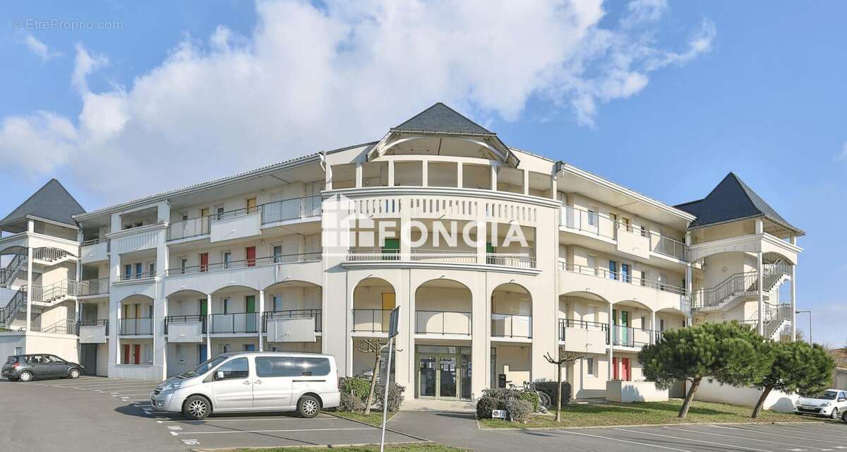 Appartement T2 avec balcon, piscine et parking privatif - photo 2