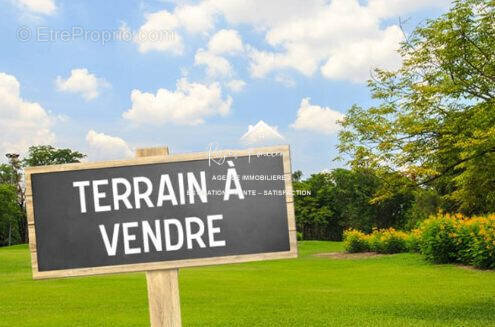 Terrain à bâtir de 2450 m2 - Terrain à VELLECHES