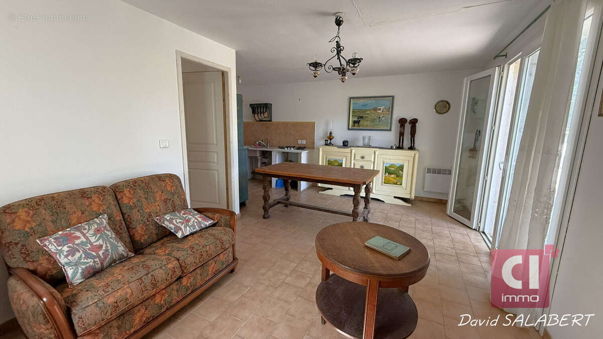 À vendre,  villa plain-pied  T5 + appartement indépendant sur terrain arboré à Garéoult - photo 10