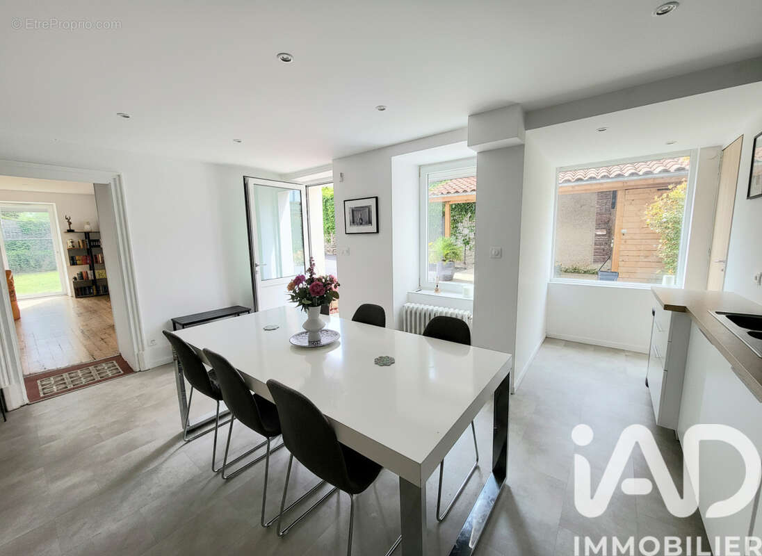 Photo 4 - Appartement à SAINT-JUST-SAINT-RAMBERT