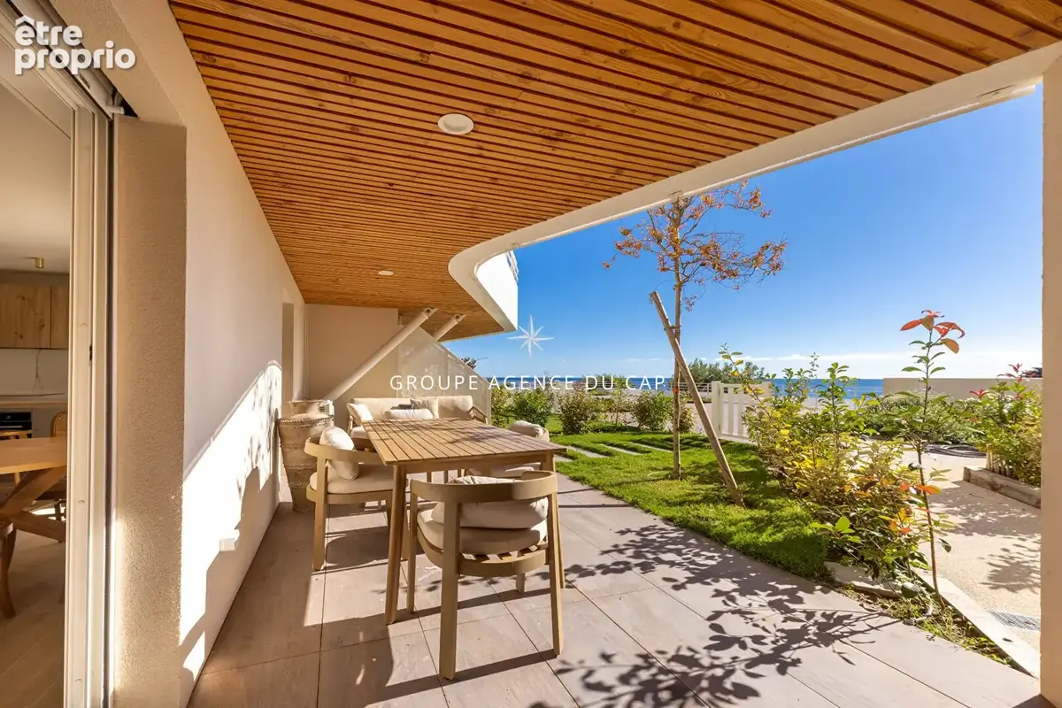 St raphael, pied dans l'eau, duplex 3 pieces de 63 m²  en rez de jardin  + terrasse face mer, parking privé, piscine et acces di - photo 4