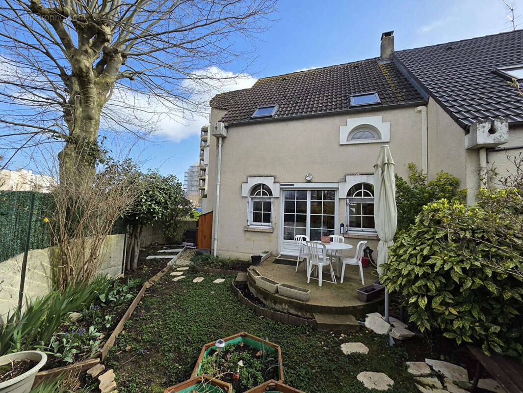 Maison à LE MEE-SUR-SEINE