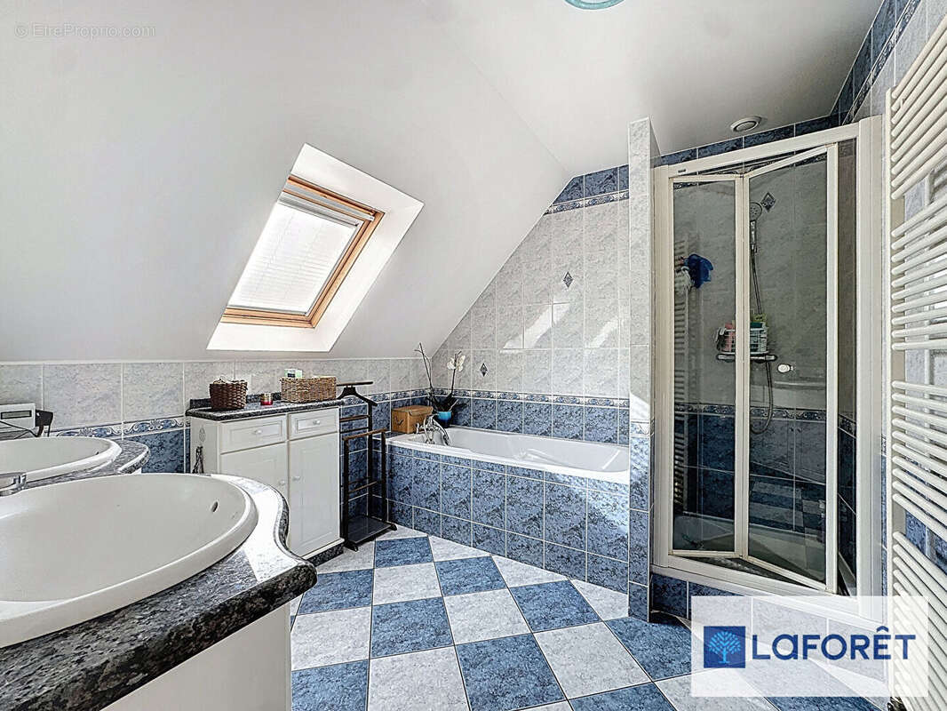 Maison à NEAUPHLE-LE-CHATEAU