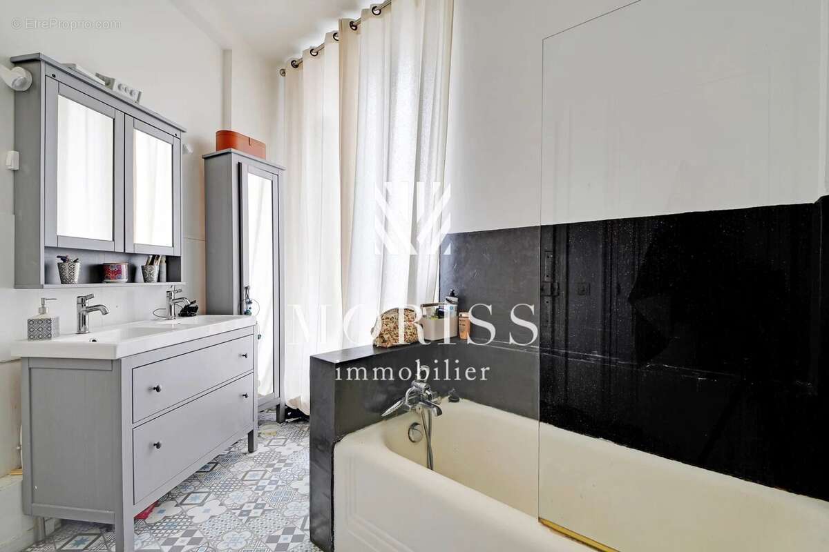 Appartement à PARIS-17E