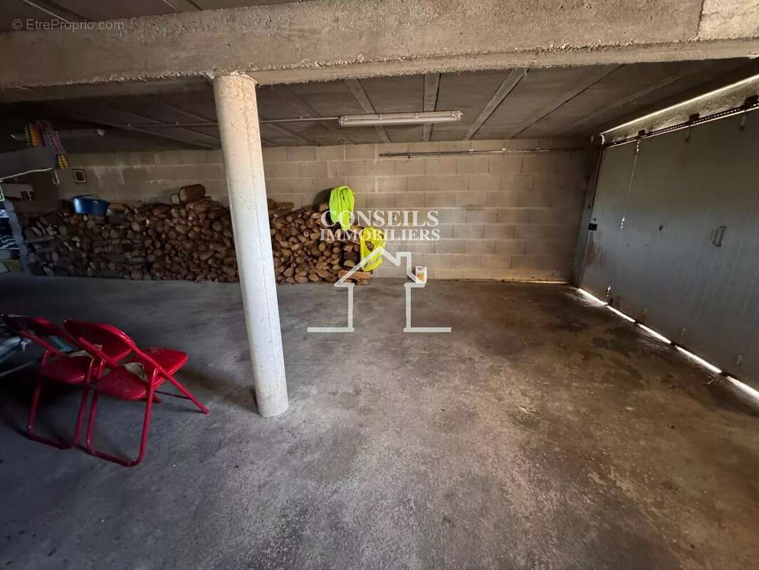 Maison à VILLENEUVE-SUR-YONNE