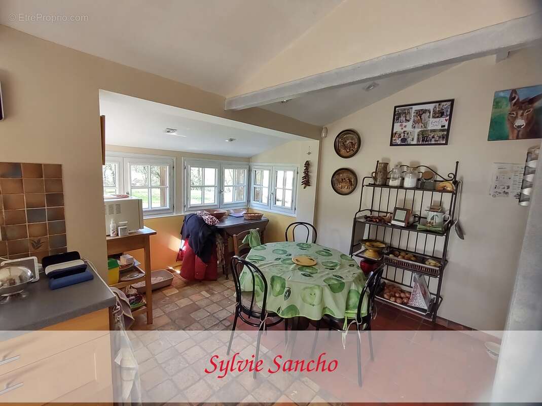 Maison à VICQ-EXEMPLET