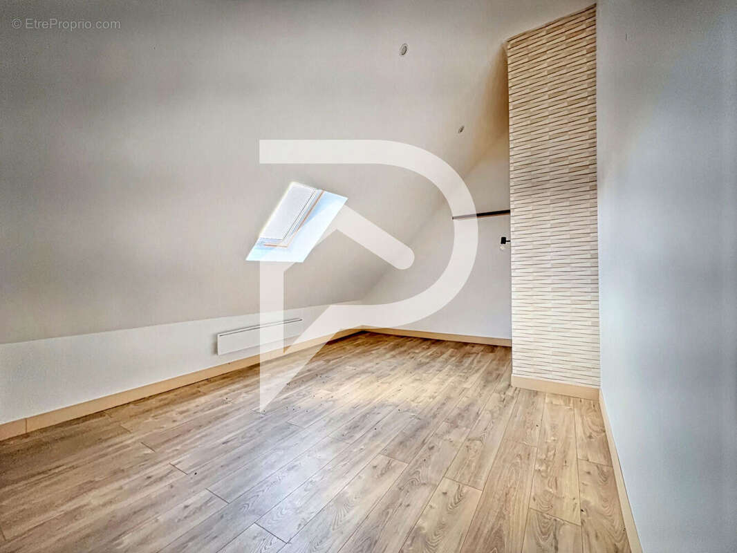 Maison à COURMELLES