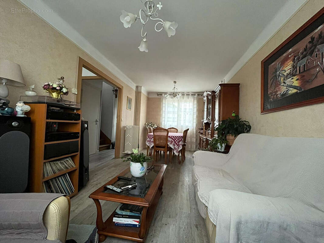 Maison à MARLY-LA-VILLE