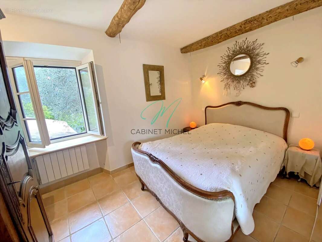 Appartement à ROQUEFORT-LES-PINS