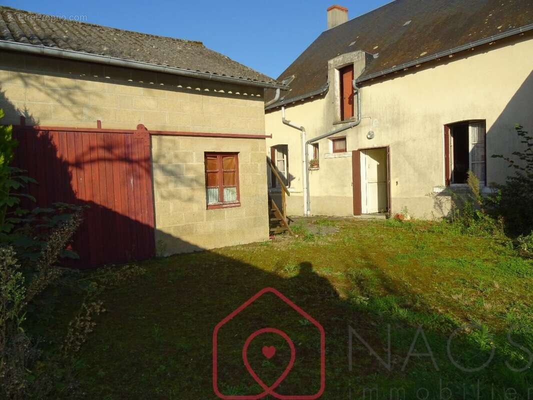 Maison à LA CHAPELLE-D'ANGILLON