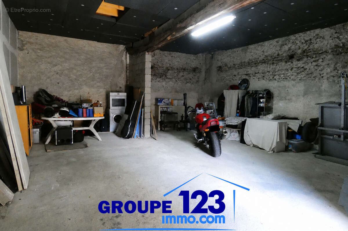 Immense maison en vente à La Celle-Saint-Cyr avec AUXERRE - photo 11