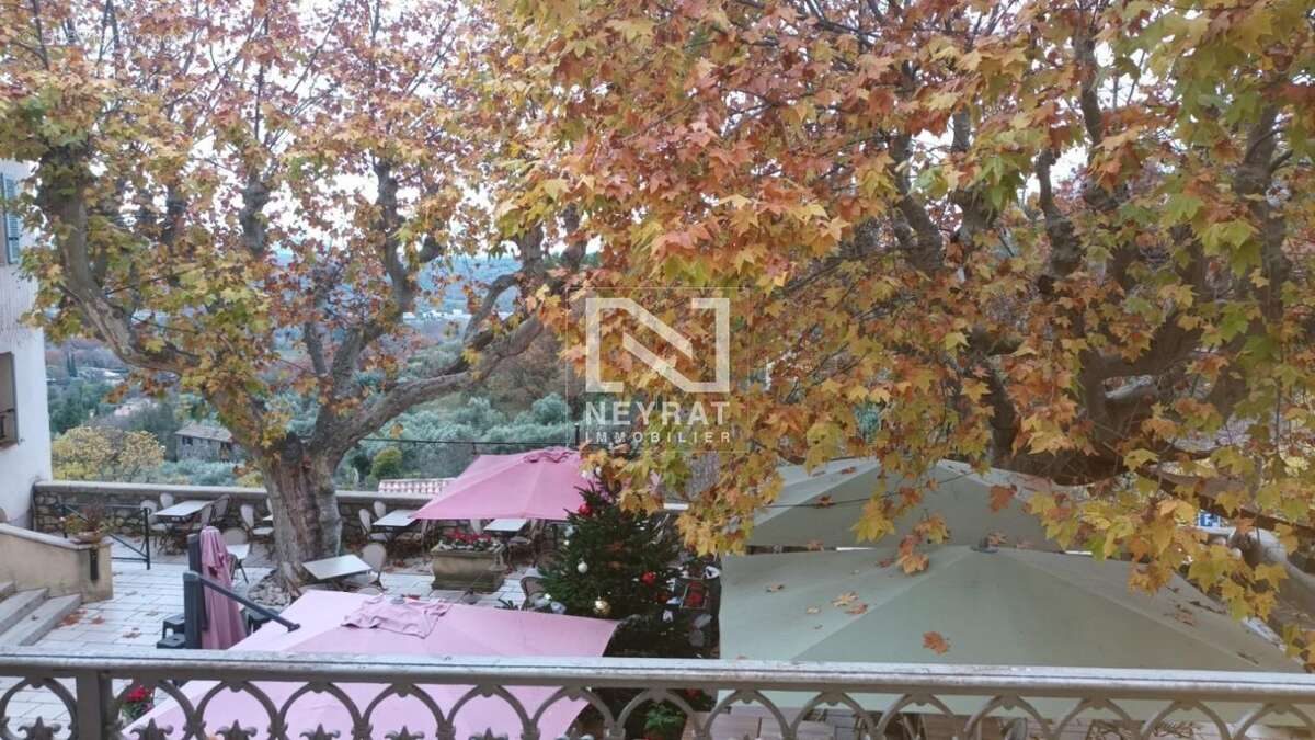 Appartement à TOURRETTES