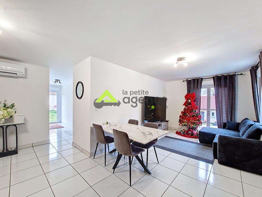 Maison à SAINTE-FEYRE