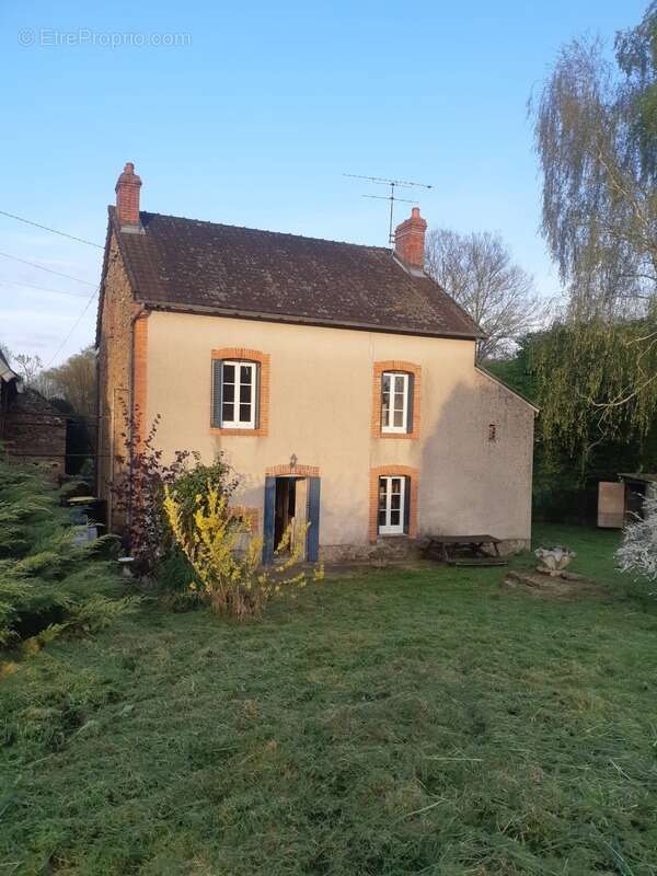 Maison à LA CELLE-DUNOISE