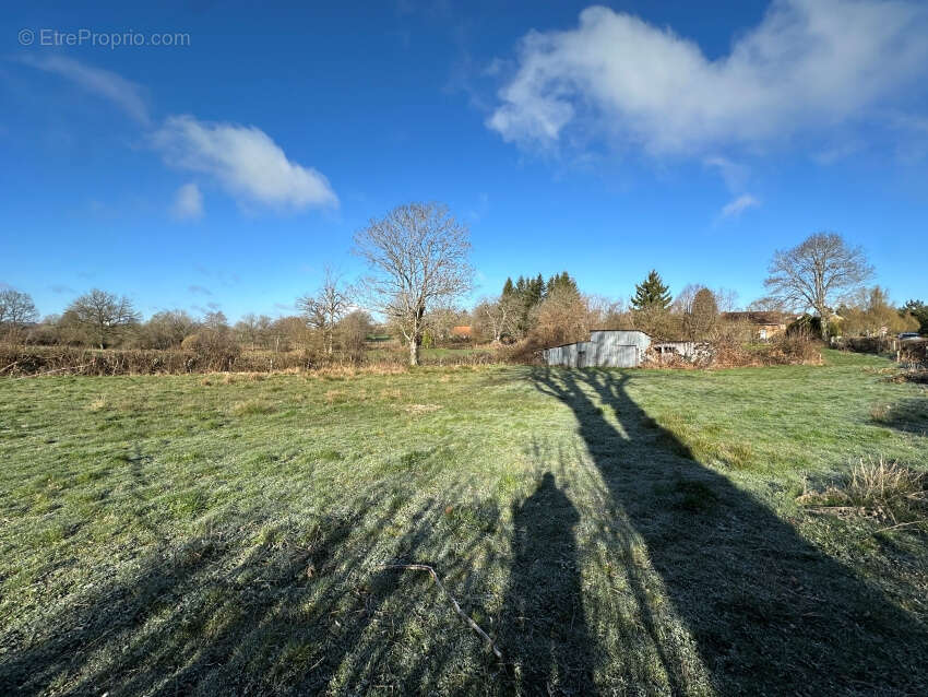 Terrain à SAINT-GEORGES-DE-MONS