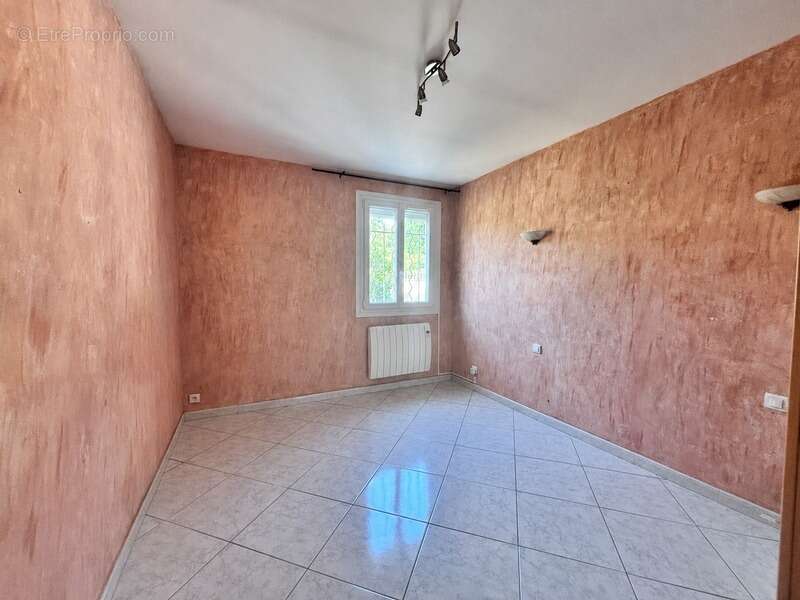 JUVIGNAC – Villa familiale avec T2 indépendant, jardin et piscine - photo 8