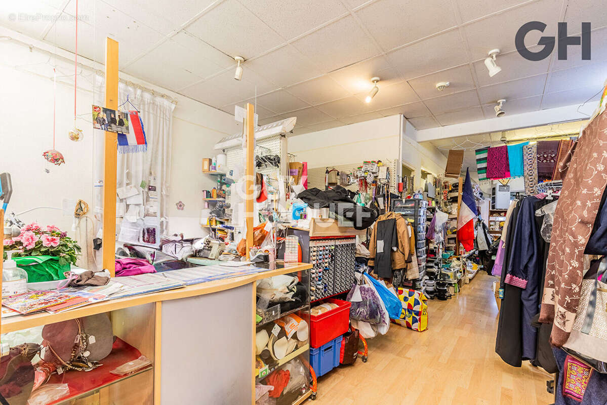 Commerce à SAINT-PIERRE-DU-PERRAY