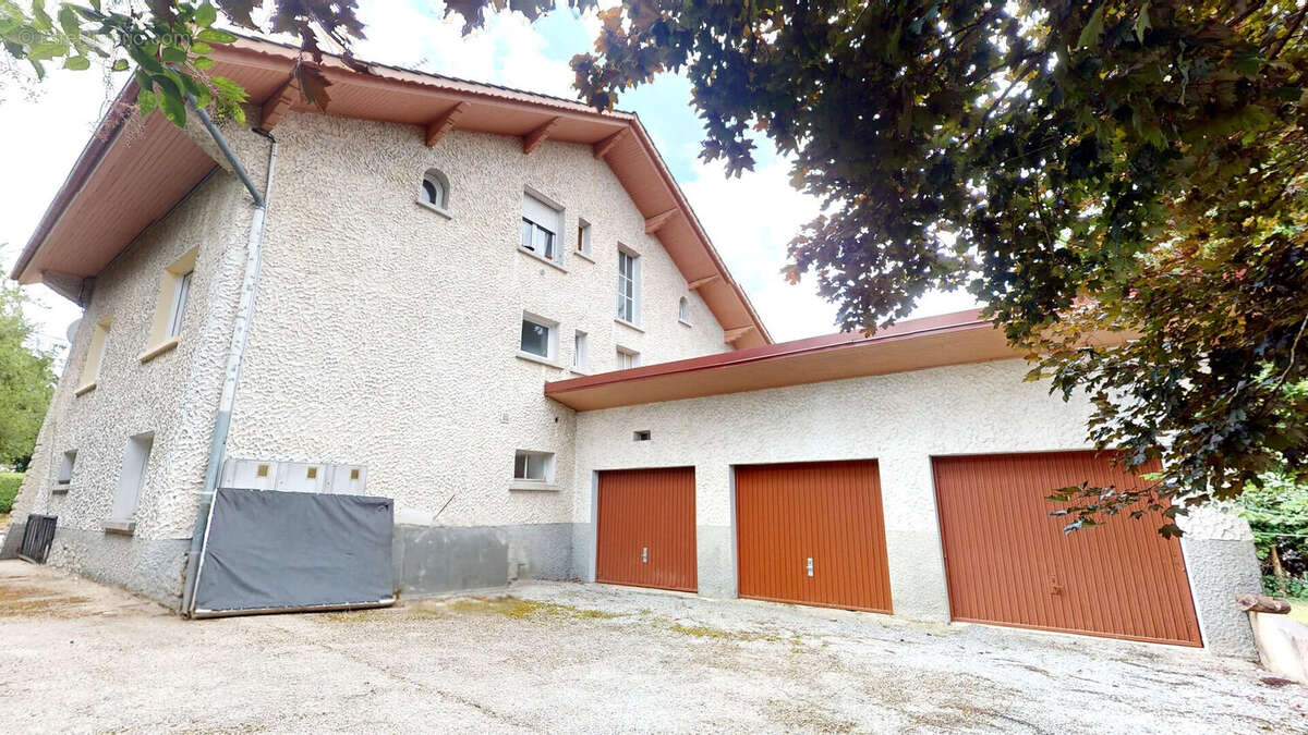 Damprichard, immeuble 5 logements + garages - photo 7